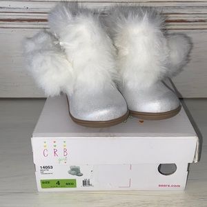 Toddler White Fuzzy Boots Size 4